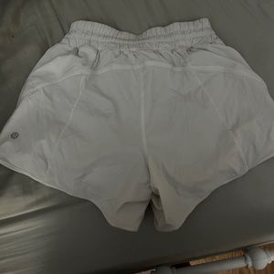Lululemon Hotty Hot HR Short 4” Lined Color: White / Size: 8